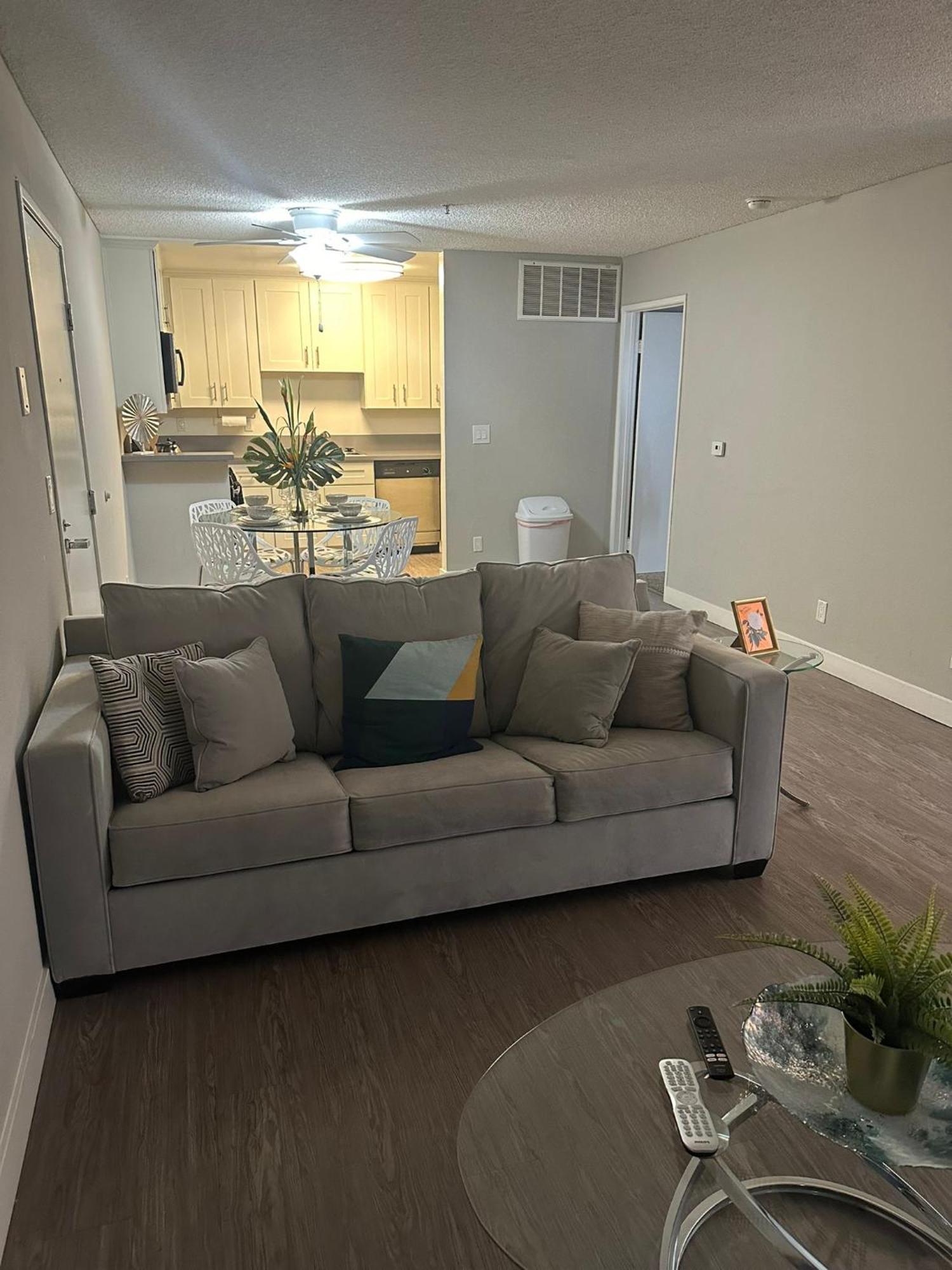 Hollywood Two Bedroom Close To Universal *