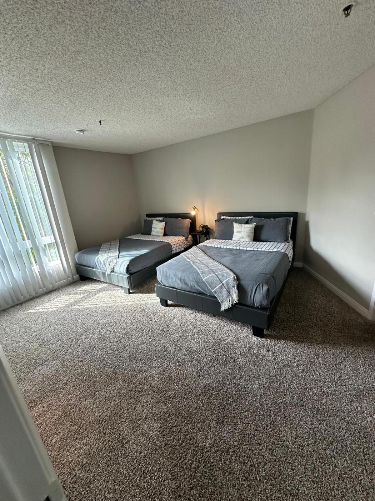 Hollywood Two Bedroom Close To Universal *